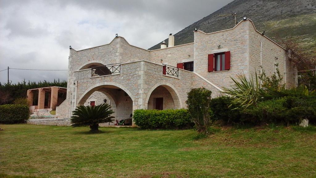Foivos 2 Hotel Gythio Buitenkant foto