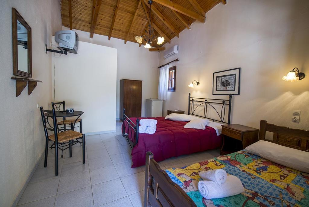 Foivos 2 Hotel Gythio Buitenkant foto